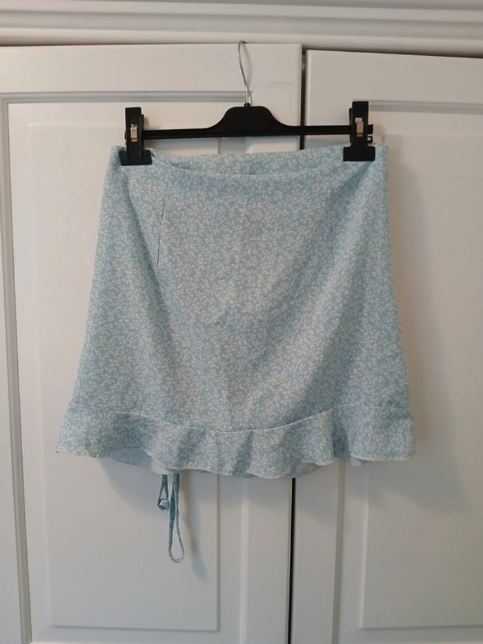 Jupe mini fluide bleu ciel & blanc 36/S - Shein - photo numéro 2