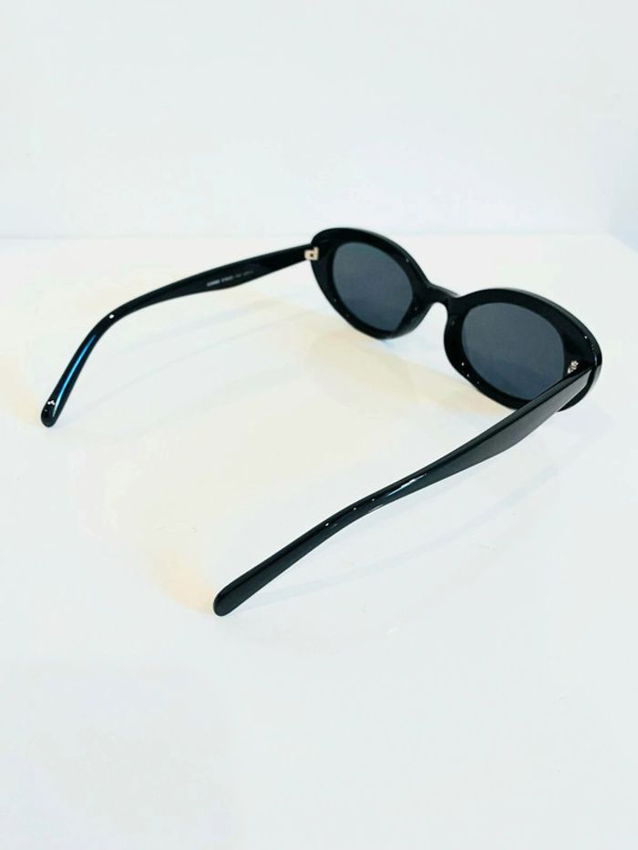 Lunette de soleil femme noire ovale UV protection catégorie 3 - photo numéro 2