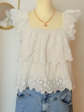 Jolie blouse à volants et broderie anglaise col carré devant et dos Camaïeu t44