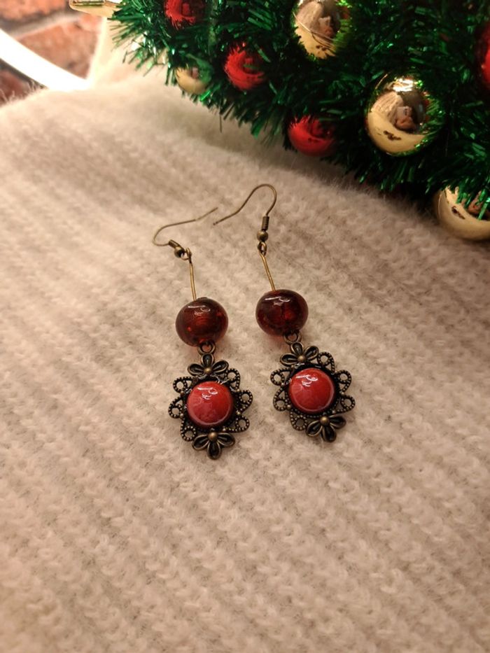 Boucles d'oreilles pendante rouge bronze - photo numéro 2