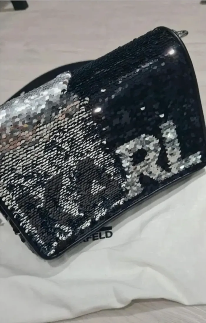 Sac en cuir et sequins réversibles. Bandoulière amovible. Karl Lagerfeld authentique. Neuf 🥰 - photo numéro 2