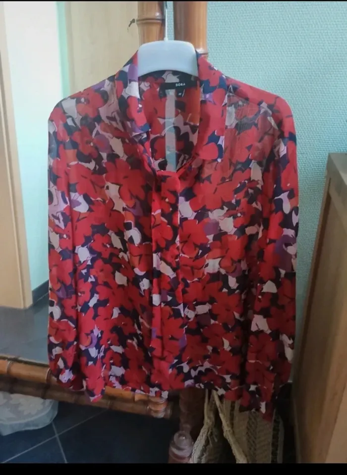Lot de blouses taille 36/38. - photo numéro 2