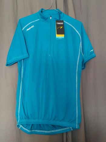 Haut cycliste homme. Waterproof . Marque Avento.