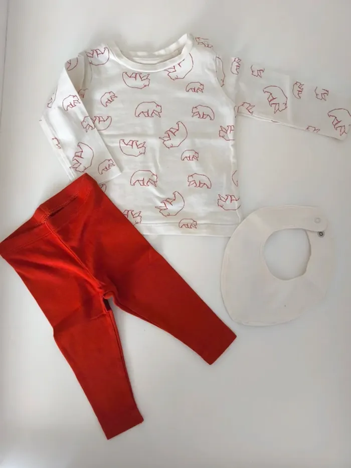 Ensemble neuf pantalon legging, haut manches longues et bavoir