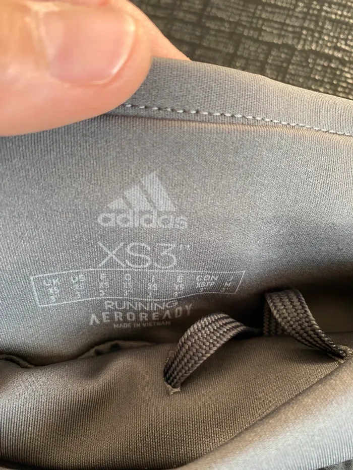 Short de running Adidas femme noir/gris taille XS Parfait état - photo numéro 4