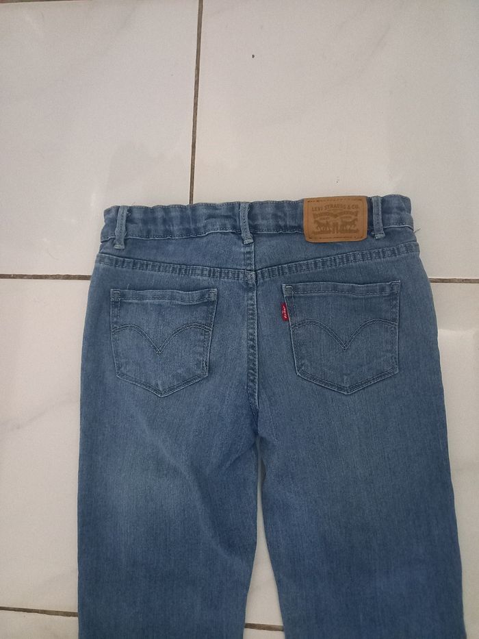Levi,s fille taille 14 ans couleur bleu clair tres bonne etat - photo numéro 3