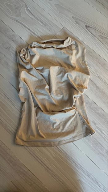 top beige