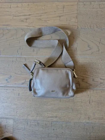 Sac bandoulière Abro cuir beige – intemporel et élégant Très bon état – 100 % cuir véritable
