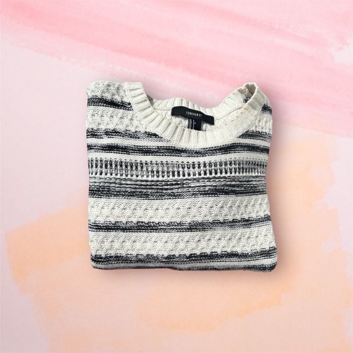 Pull noir et blanc Forever 21 – Taille M (taille petit) - photo numéro 3