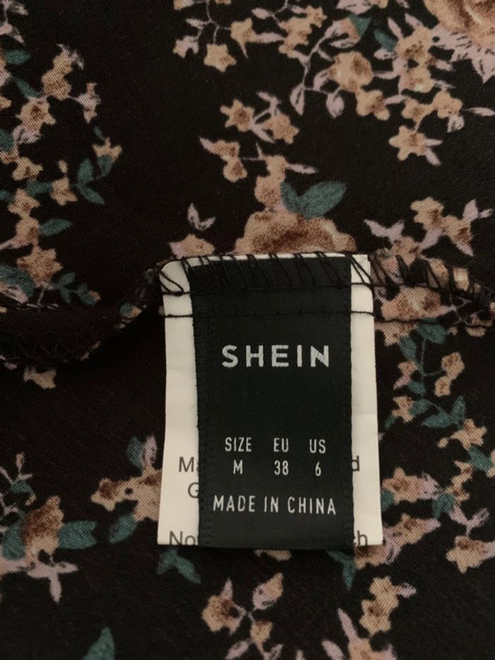 Robe SHEIN noir fleurie taille M - photo numéro 7