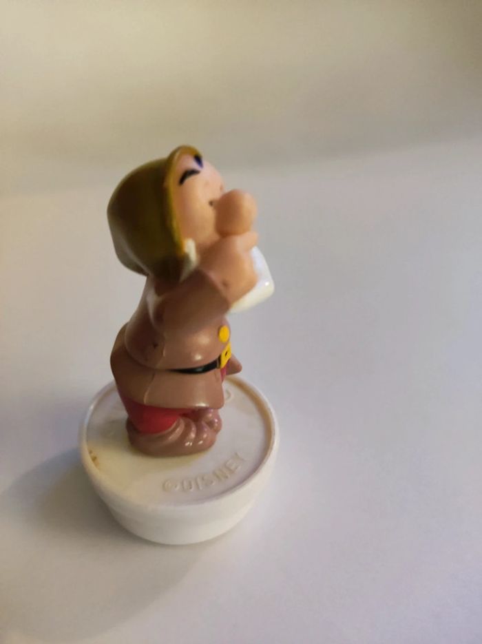 Lot 2 figurines nains atchoum dormeur Disney - photo numéro 5