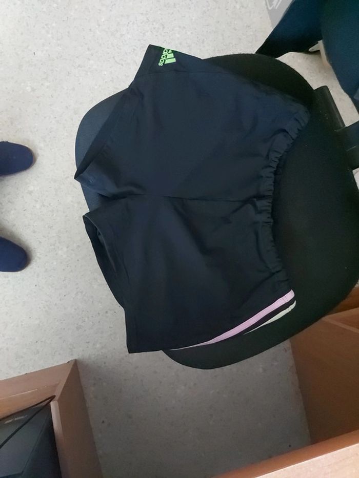 Short adidas taille 38 - photo numéro 3