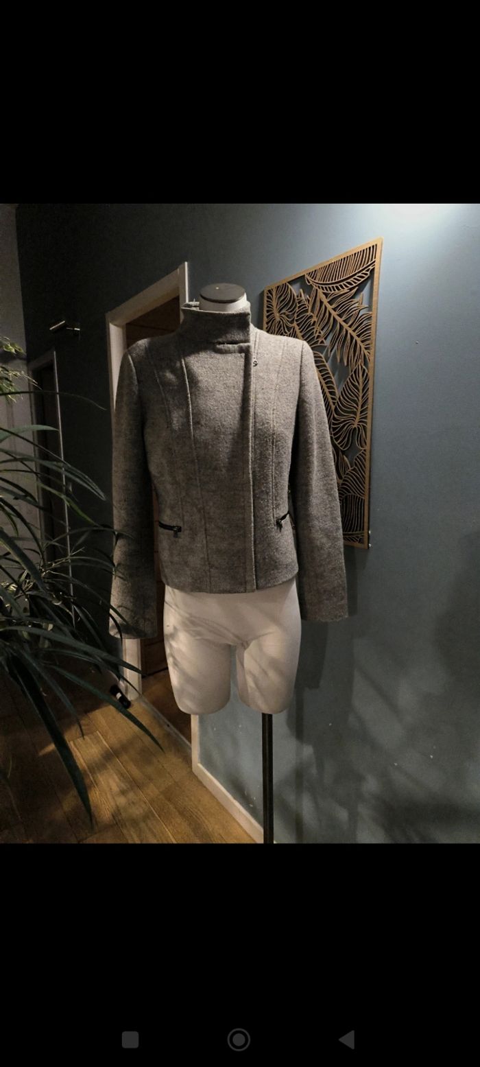 Blouson gris chiné. Marque Gap. Taille S