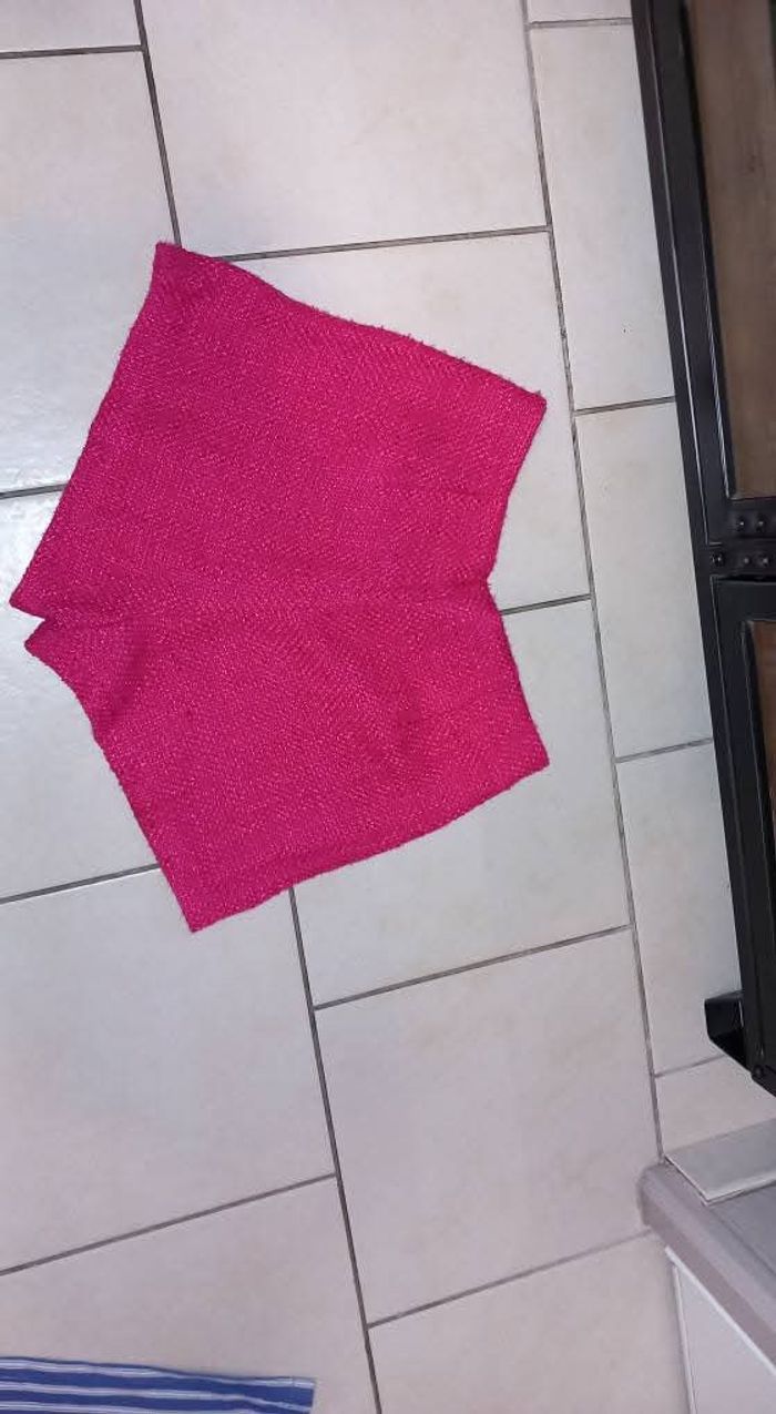 Short femme rose 40 mis 2 fois - photo numéro 2