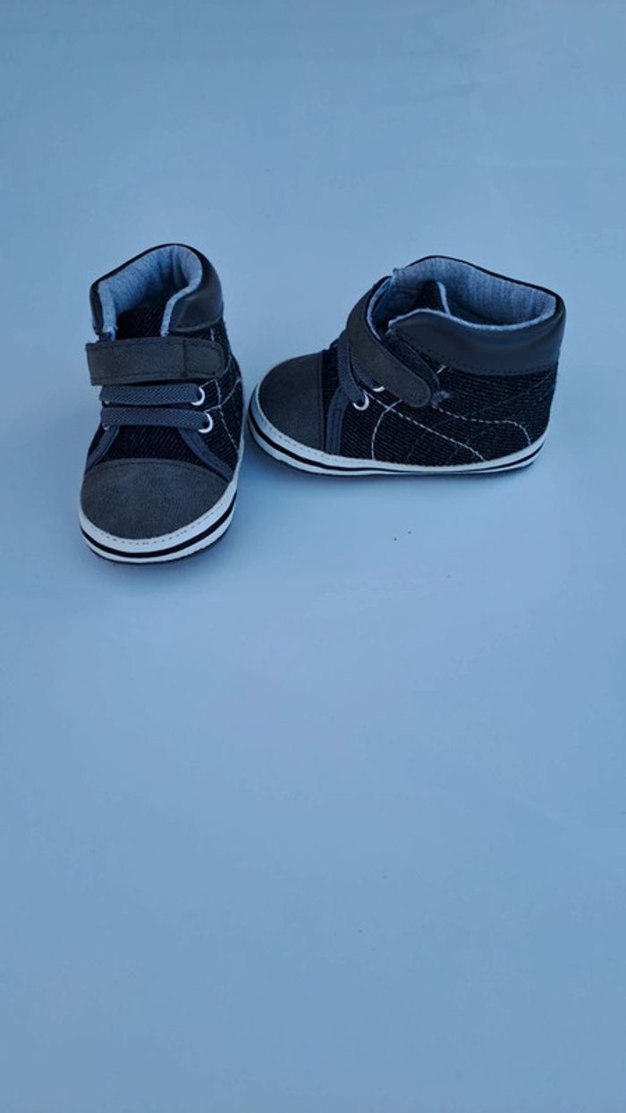 💚Baskets montantes bébé noir et gris – pratiques et stylées - photo numéro 2