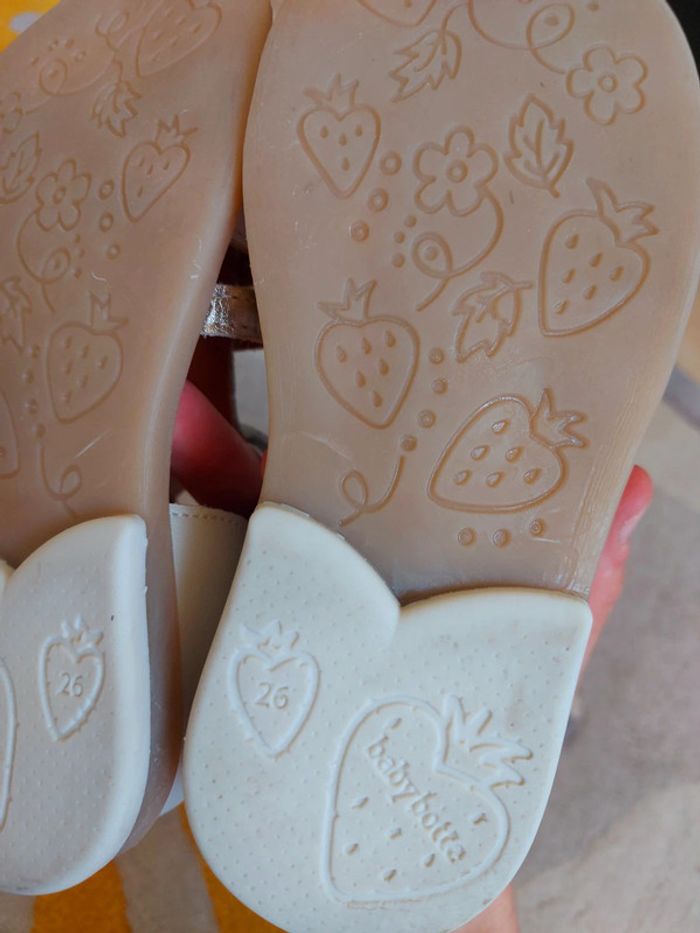 Sandales Babybotte nacrées 26 comme neuves - photo numéro 10