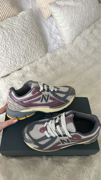 Baskets violet et grise