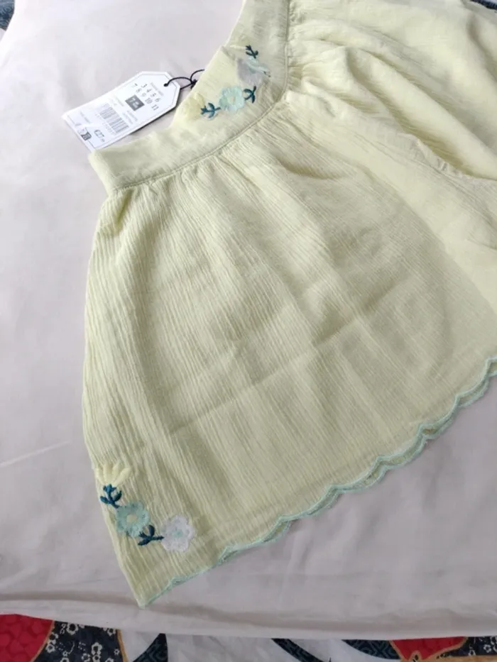 Short jaune brodé "La baie des anges" 7 ans - photo numéro 2