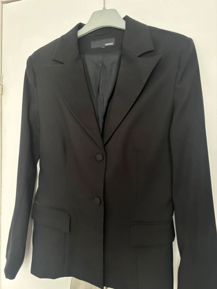 Très belle veste noire T38