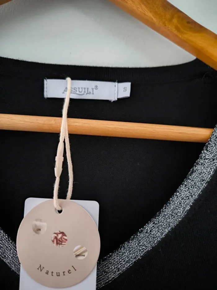 Top pull fin noir Assuili  Taille s  Neuf avec étiquette - photo numéro 2