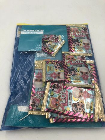 Pochette Panini de 24 paquets de cartes Poupées Lol soit 144 cartes neuf