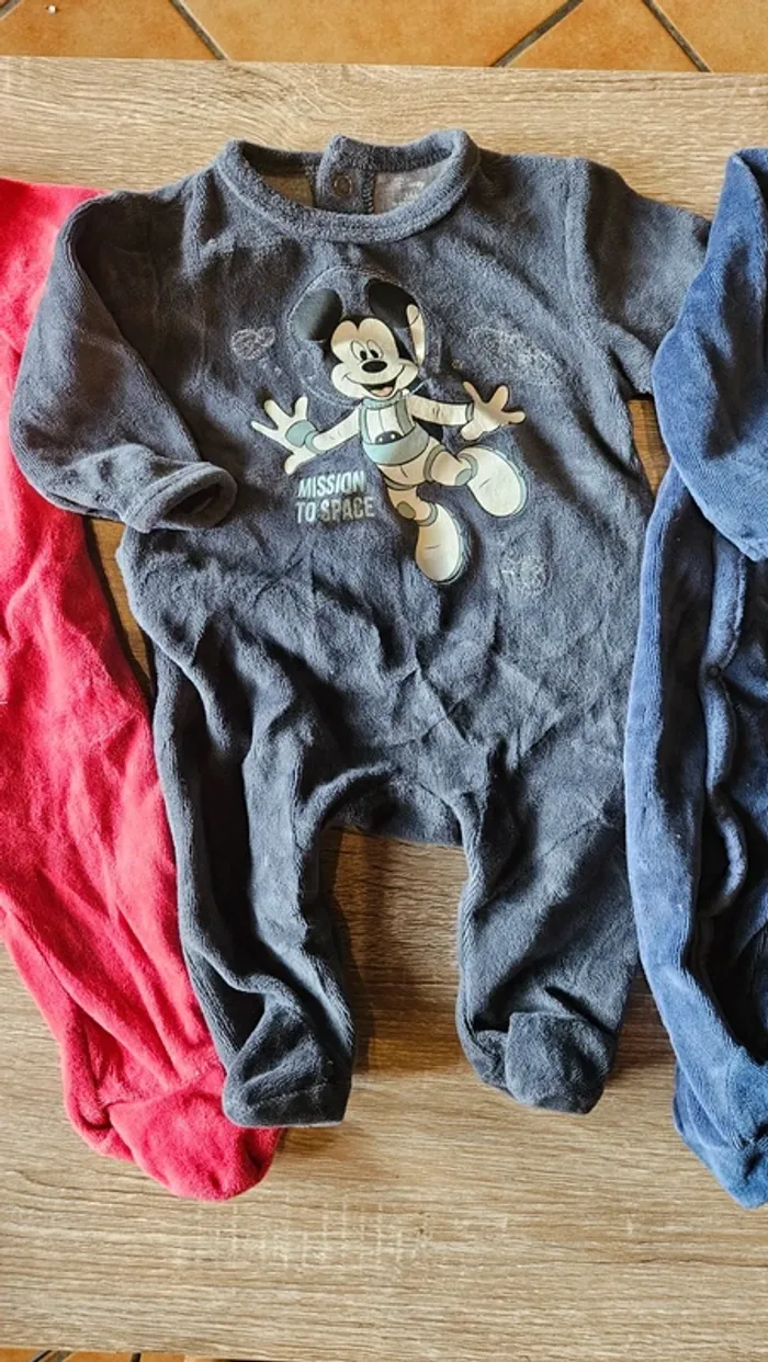 Lot pyjamas Disney 3 mois - photo numéro 3