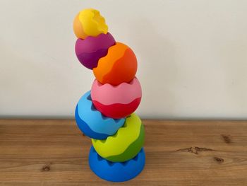 Jouer empilable la pyramide d'oeufs Tobbles Neo Fat Brain