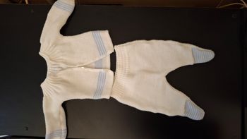 Ensemble bébé en tricot brodé
