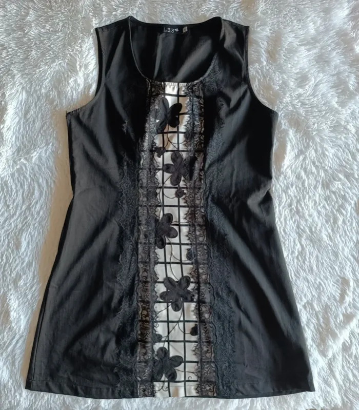 Robe cintrée sans manches fleurs et dentelles T. 4 L33