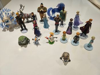 Figurines