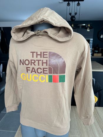 Sweat the north face Gucci