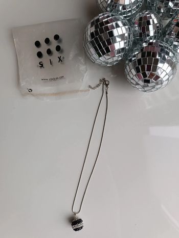 Collier pendentif boule à strass noirs et argent - Six - bon état