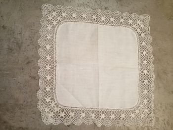 napperon carré 23 x 23 cm