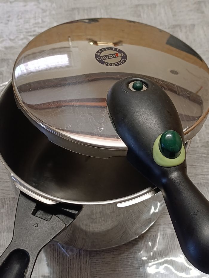 Cocotte minute très bien état - photo numéro 2