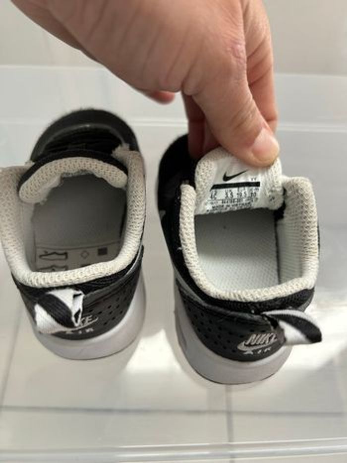 Baskets Nike bébé 19,5 mixtes neuves - photo numéro 3