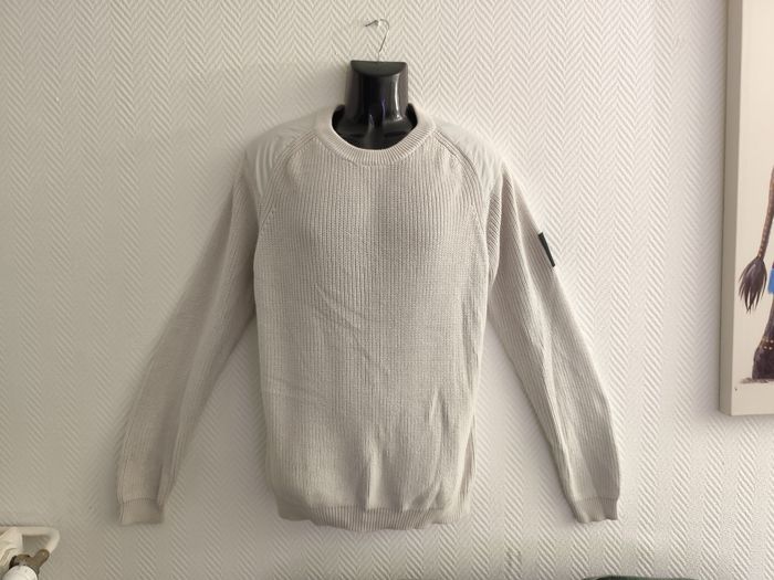 Pull de la marque Peak Performance taille L. Comme neuf.