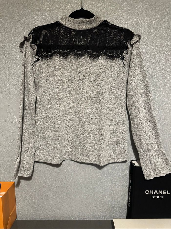 Haut col dentelle