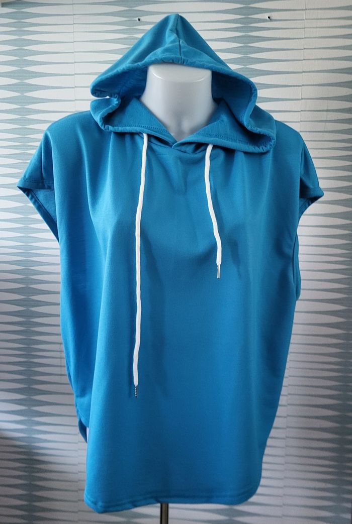 Tee-shirt sans manche et à capuche bleu taille XL Shein en excellent état - photo numéro 3