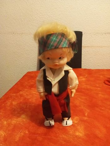 Poupée garçon blond vintage avec bandana