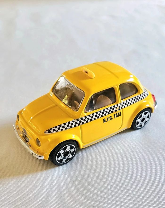 Voiture miniature Bburago Fiat 500 Taxi jaune