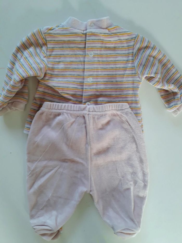 Pyjama 1 mois - photo numéro 3
