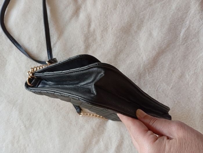 Sac bandoulière noir et doré. Atmosphère - photo numéro 6