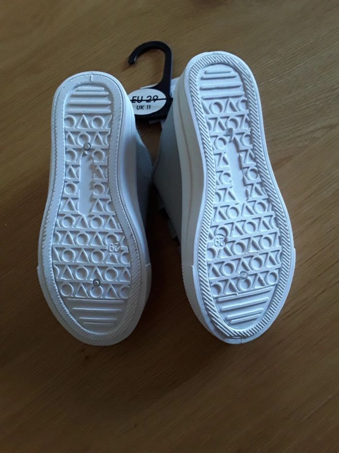 Chaussures neuves a scratch taille 29 - photo numéro 3