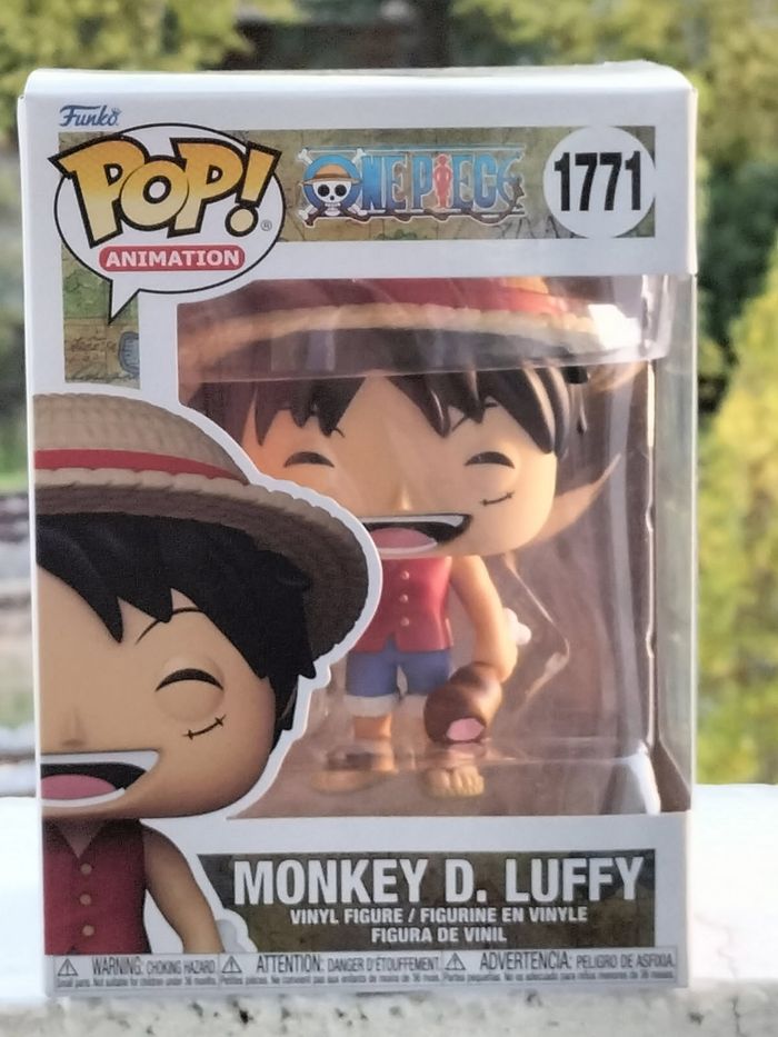 Figurine pop one piece monkey D Luffy avec gigot