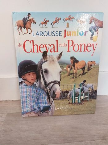 Livre d'équitation Larousse Junior du Cheval et du Poney