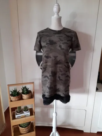 Vestido estampado con pelitos