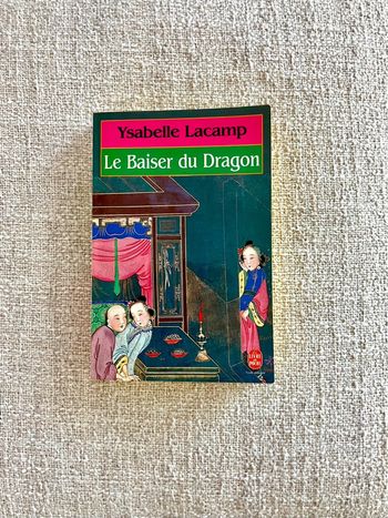 Livre Poche Le baiser du dragon de Ysabelle Lacamp