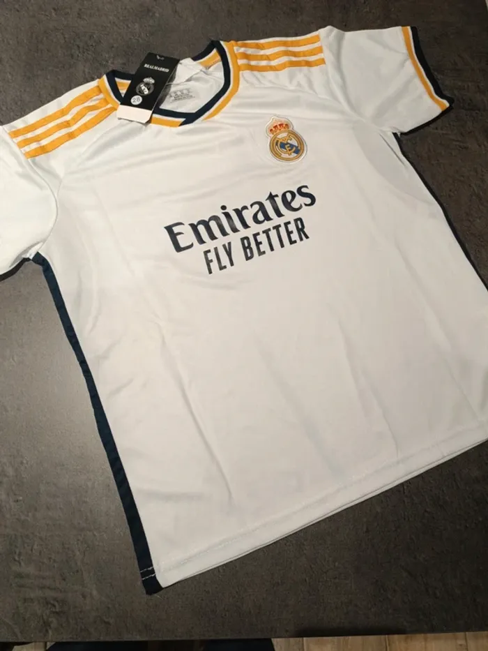 Tenue foot Real Madrid Jude Bellingham blanc. T.28 - photo numéro 2