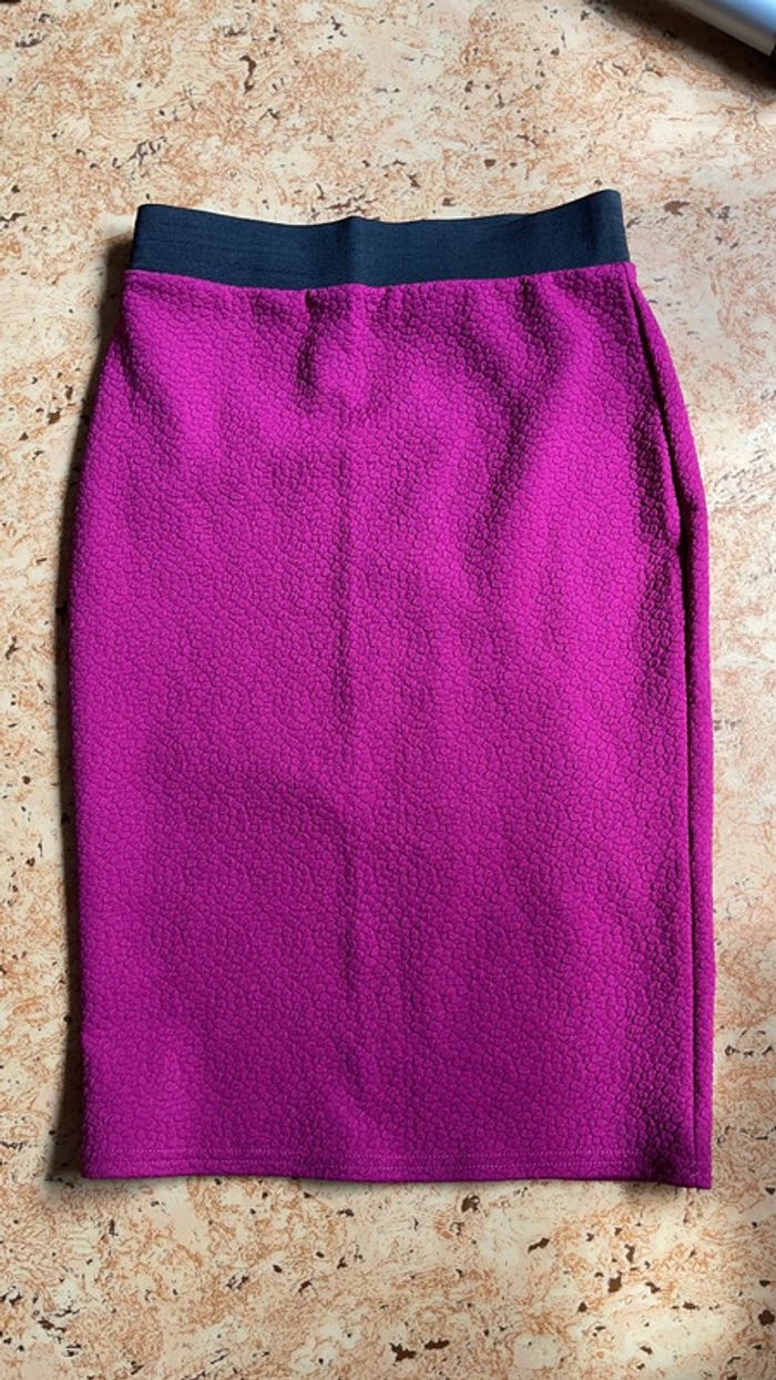 Très jolie pupe crayon taille 34/36 - photo numéro 2