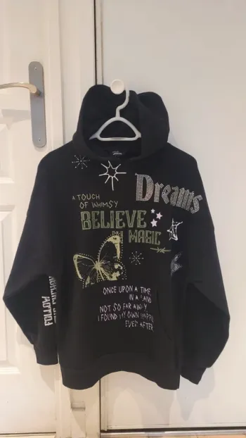 Sweat à capuche avec strass et inscriptions